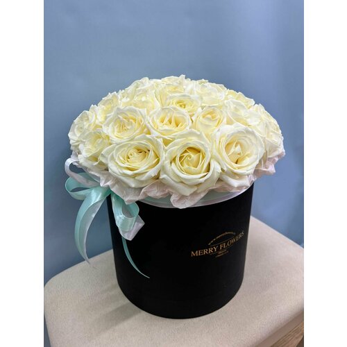 Коробка живых цветов в коробке Розы белые 39 шт, цветочная композиция, подарок девушке