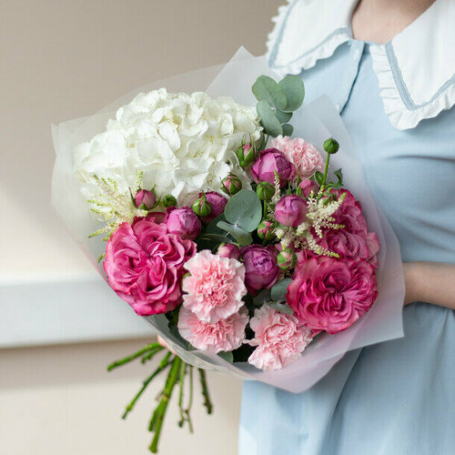 Букет с гортензией и пионовидными розами впечатление Flawery