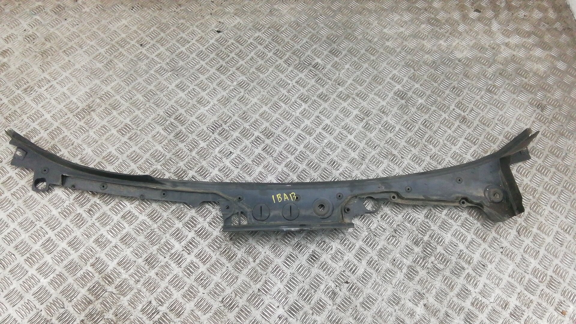 Накладка декоративная (жабо, дождевик) BMW 7 F01, Номер 51717184563