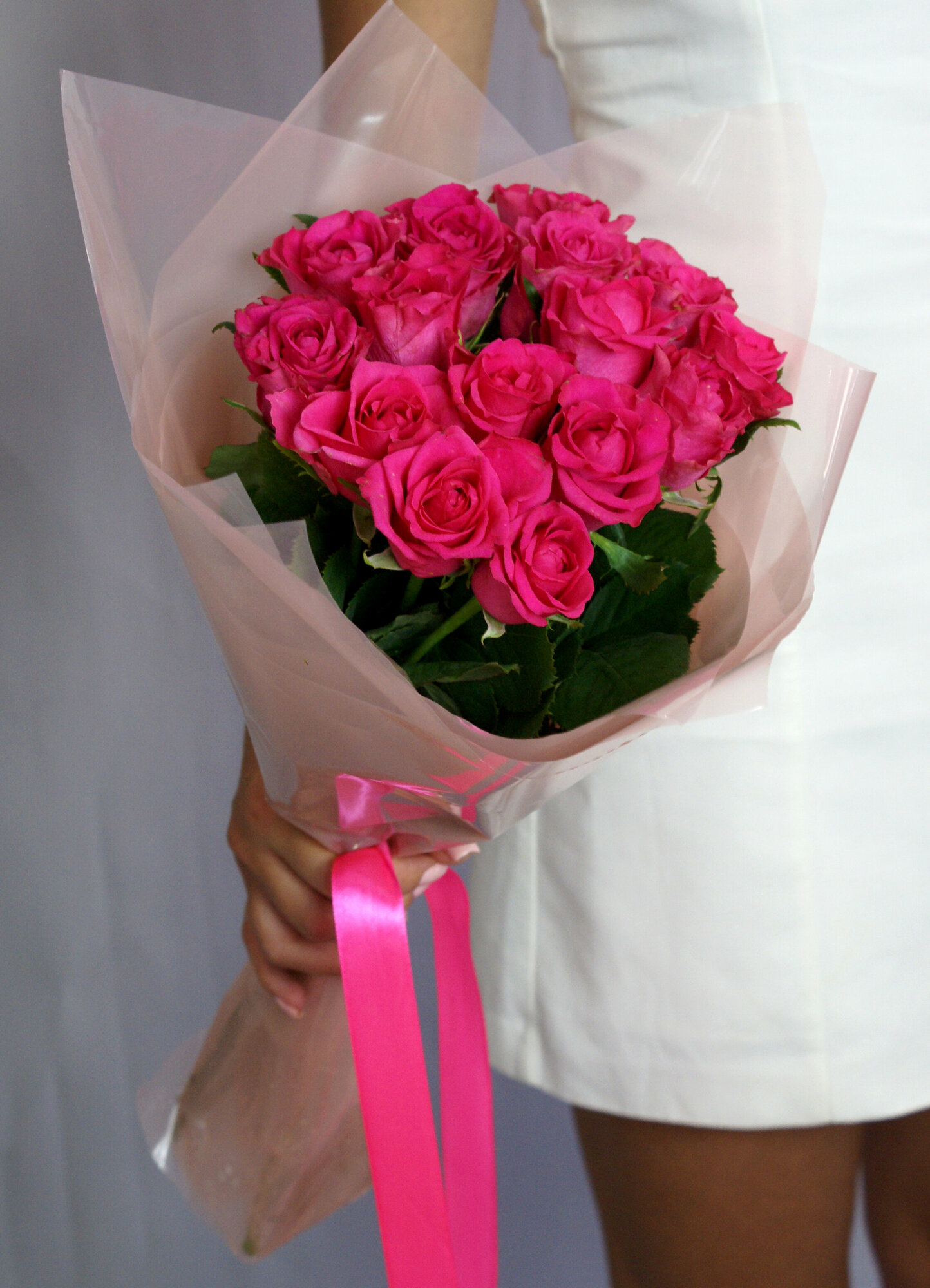 Букет розовых роз 15 штук, "Адрика" в упаковке 45 см Россия(большой бутон)