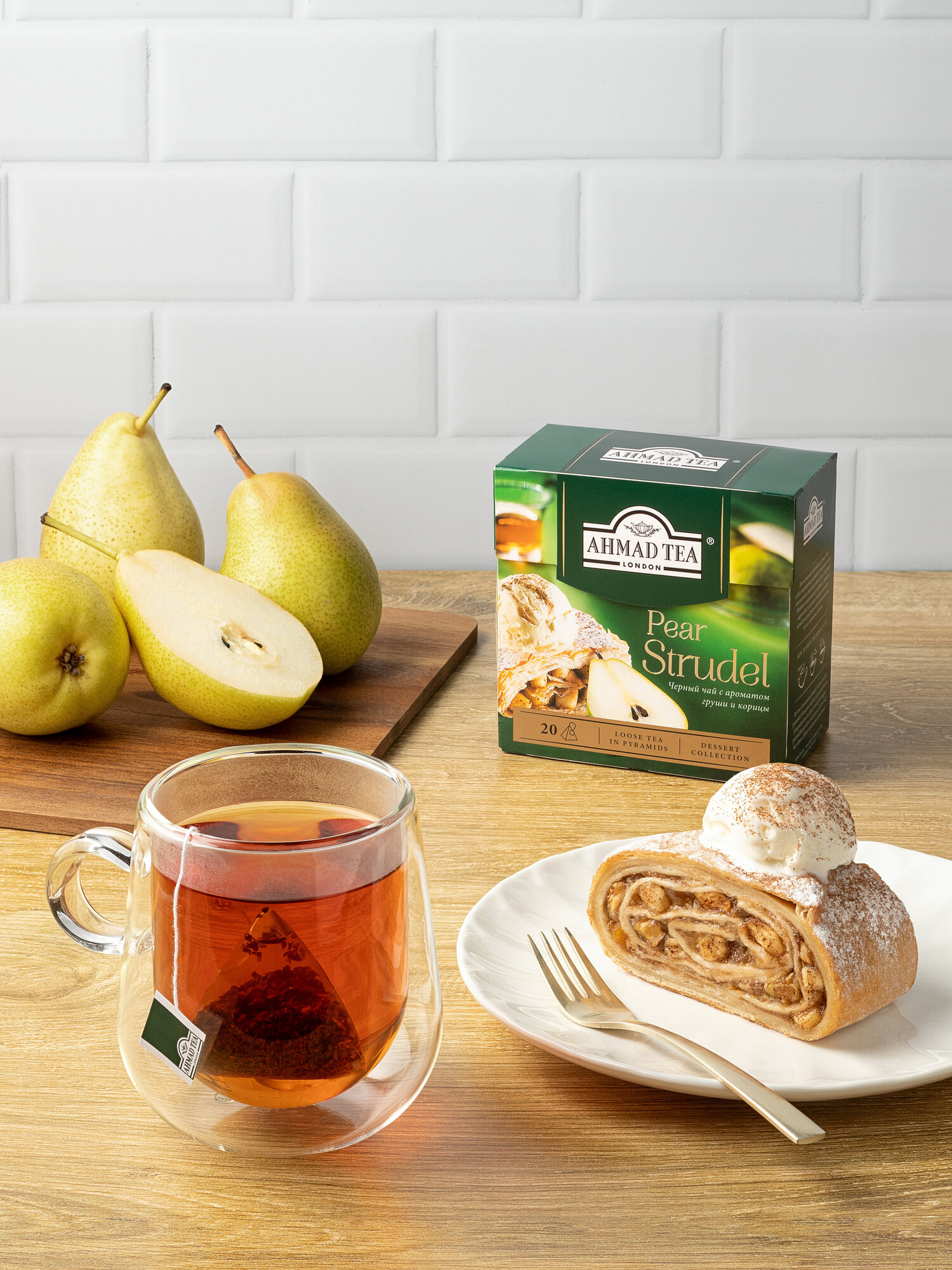 Чай черный с ароматом груши и корицы Ahmad Tea Pear Strudel в пирамидках, 20 пак. — фото 1