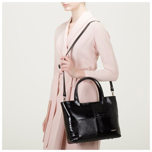 фото Сумка женская, 2 отдела с перегородкой на молнии, наружный карман, длинный ремень, цвет чёрный suffl . suffle