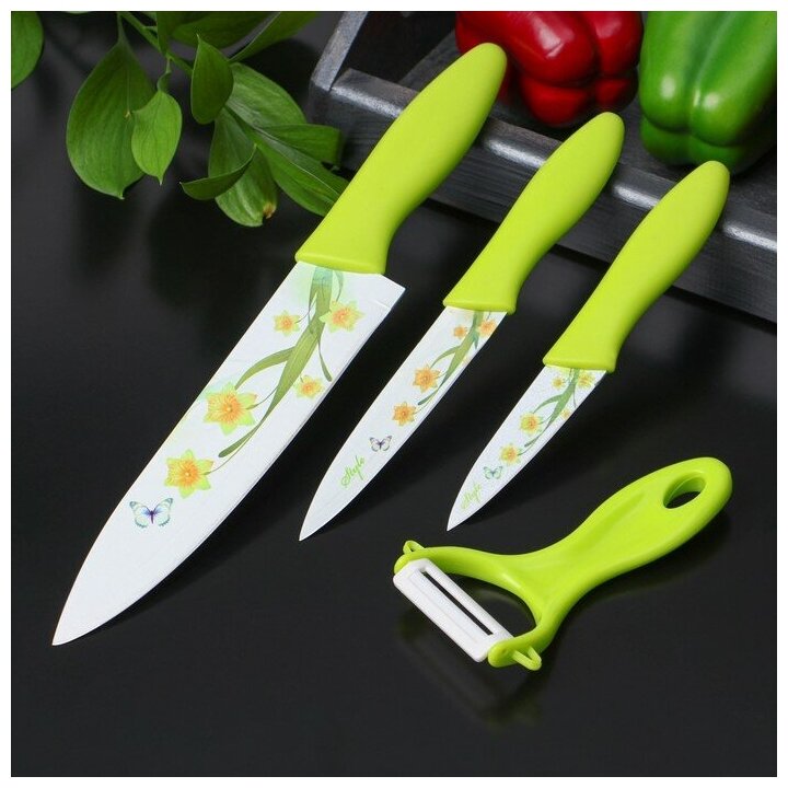 Доляна Набор кухонных принадлежностей Доляна, 4 предмета: 3 ножа с антиналипающим покрытием, лезвие 8,5 см, 12 см, 20 см, овощечистка, цвет зелёный