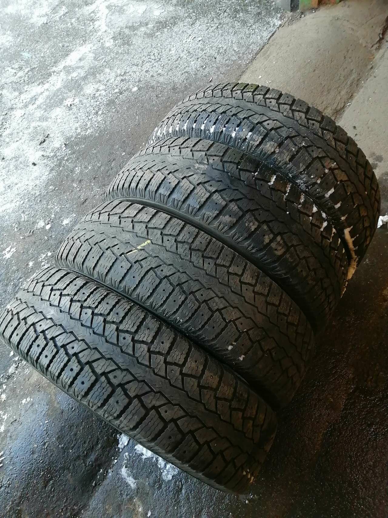 215/70 R16 Maxxis MA-SUV Presa Spike