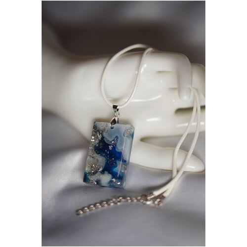 фото Подвеска из эпоксидной смолы handmade айсберг на ремешке 45см -