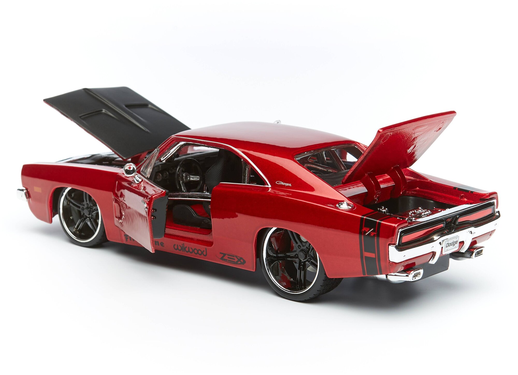 Maisto Машинка 1:24 "Design Classic Muscle - 1969 Dodge Charger R/T", красная - фото №3