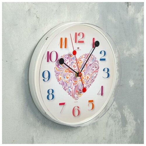 фото Часы настенные рубин "сердце", d 25 см, основание белое, плавный ход