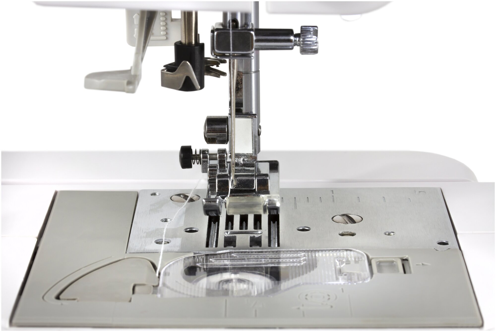 Швейно-Вышивальная машина Unica 1500S компьютеризированная с автоматической заправкой и обрезкой нитей - фотография № 6