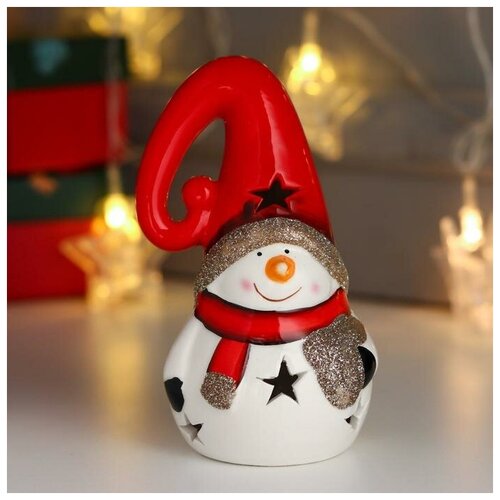 фото Сувенир керамика свет "снеговик, красный шарф и колпак, золотое сердце" 13.5х7.5х7.5 см yandex market