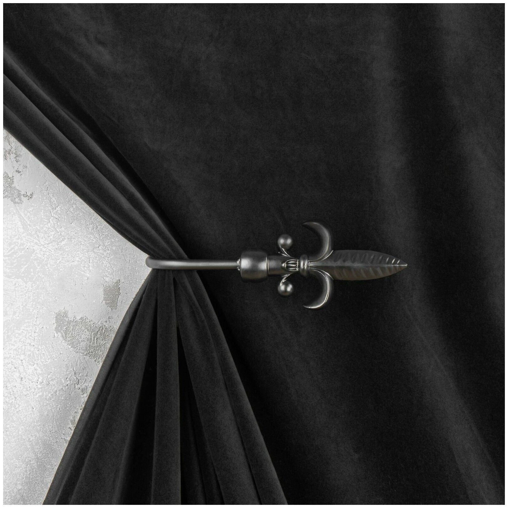 Держатель для шторы Gothic Fleur De Lis Curtains Holder Black