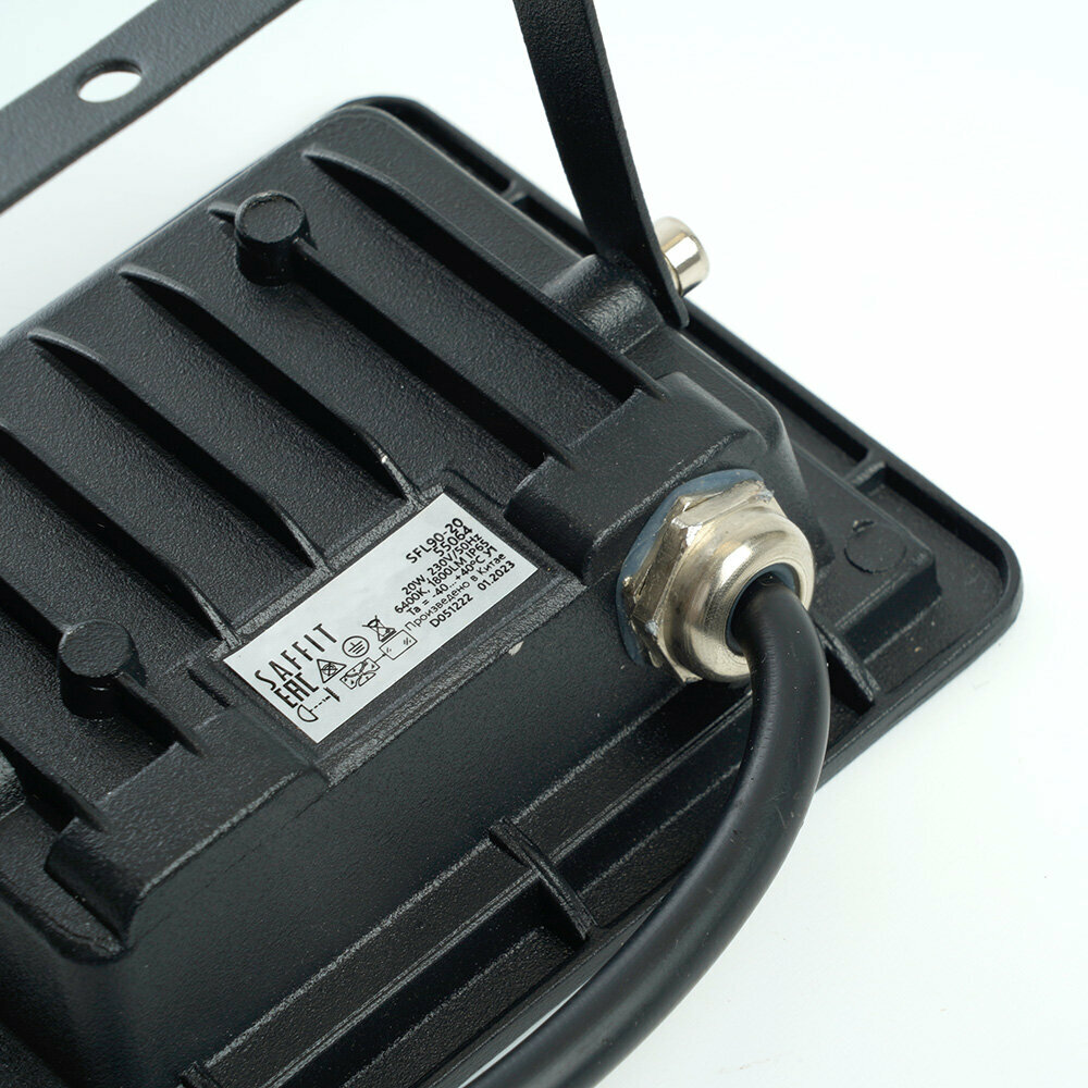 Светодиодный прожектор SAFFIT SFL90-20 2835SMD, 20W 6400K AC220V/50Hz IP65, черный в компактном корпусе 55064 - фотография № 8