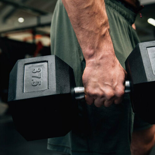 Гантель гексагональная резиновая IDOL Action, 37,5 кг