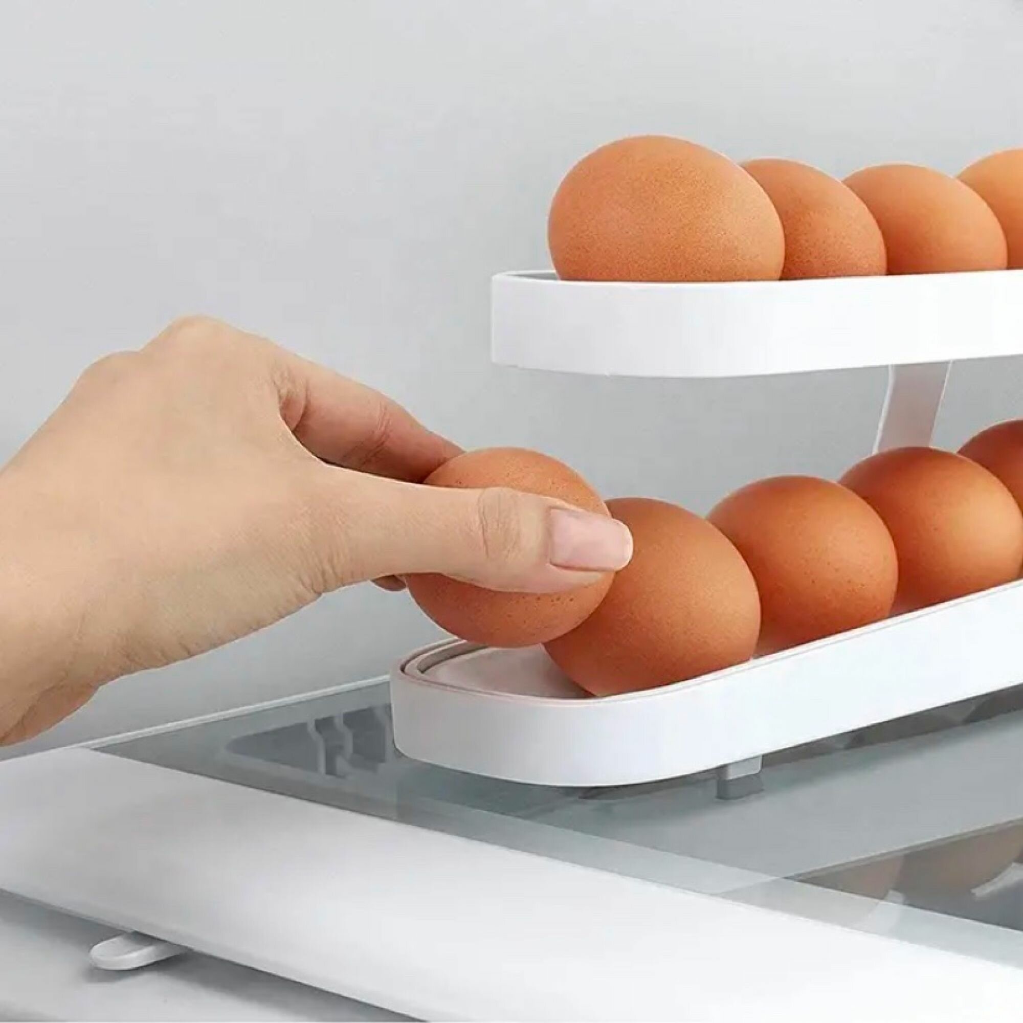 Контейнер органайзер для хранения яиц с подкатом в холодильник, подставка полка лоток с автоподачей яйца