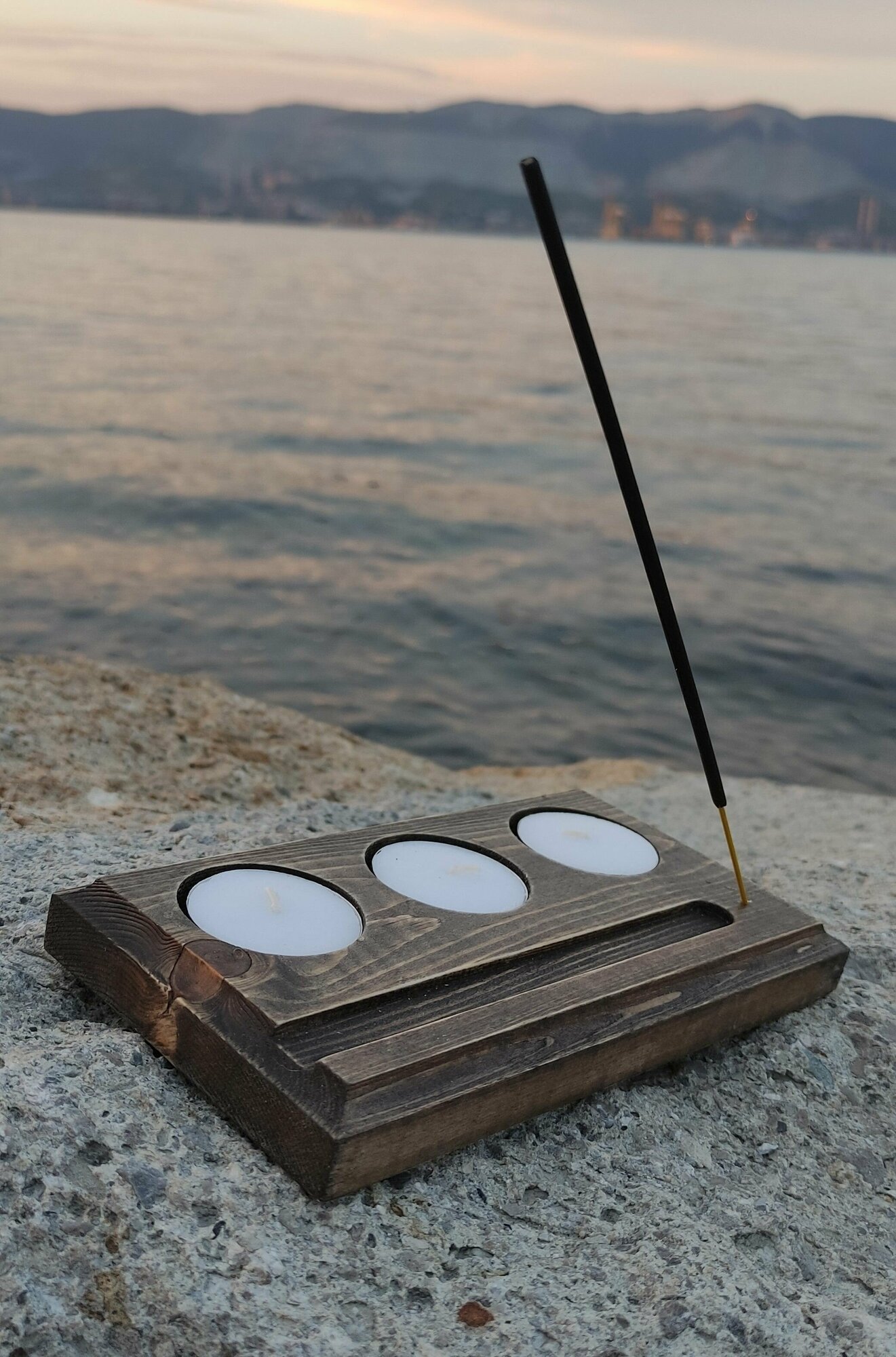 Подсвечник деревянный 2 в 1 Подставка для ароматических палочек и чайных свечей - фотография № 1