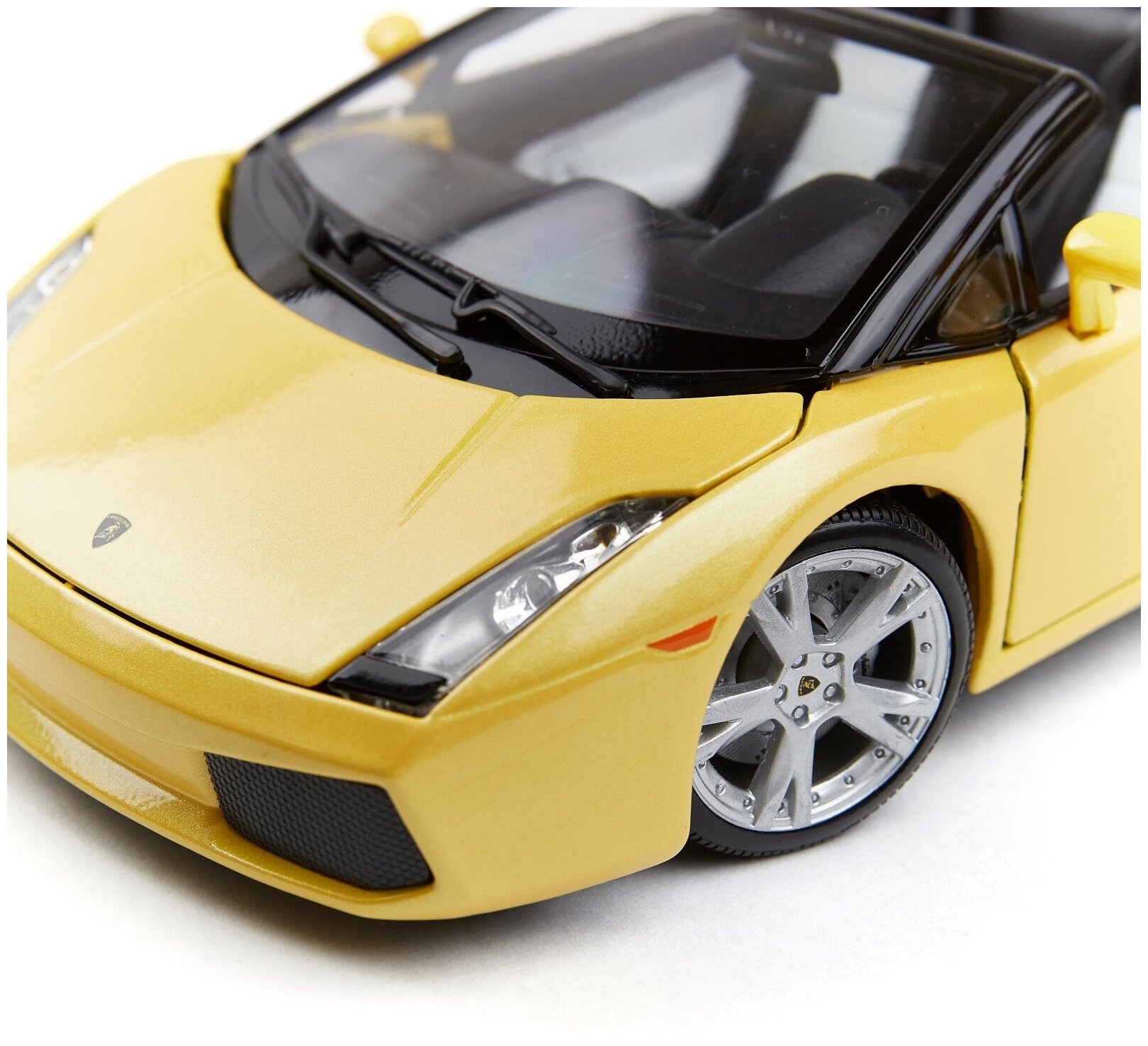 Bburago Коллекционная машинка 1:18 Lamborghini Gallardo Spyder, 18-12016, желтая - фото №12