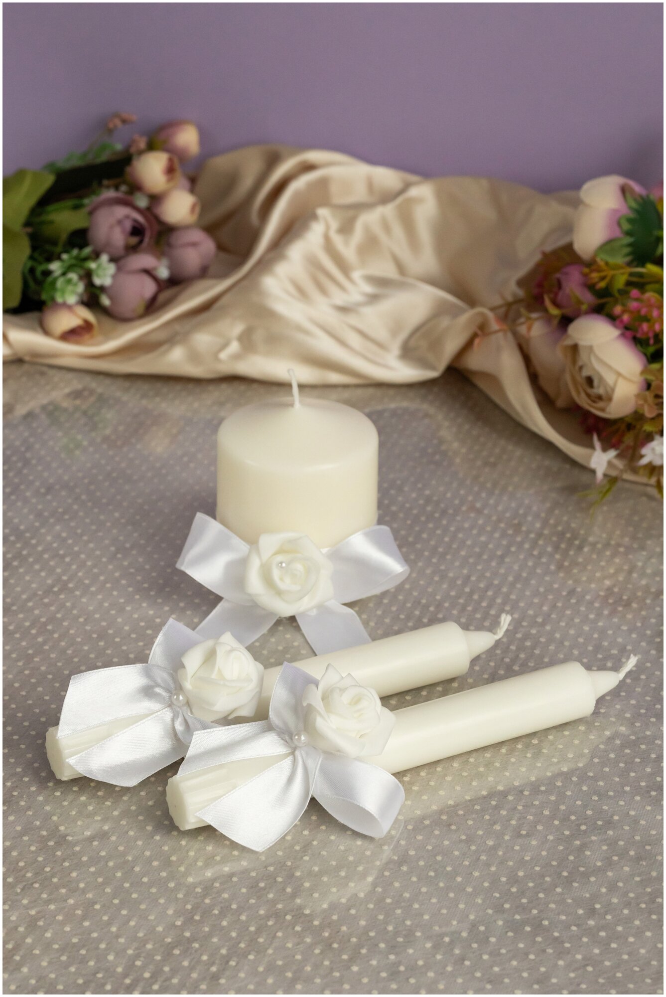 Набор свечей для домашнего очага и украшения интерьера "Свадебный букет" с латексными розами и атласными бантами белого цвета