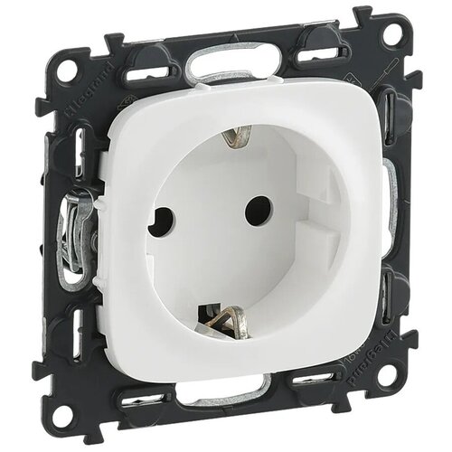 фото Legrand valena allure diy бел розетка 1-ая с/з с защитными шторками, винт.зажим (комплект 5шт)