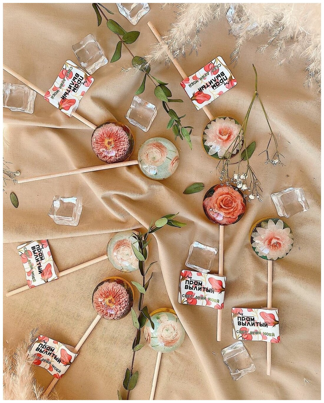 Набор из 10 леденцов Весна с картинками цветов. Карамель на палочке - фотография № 2