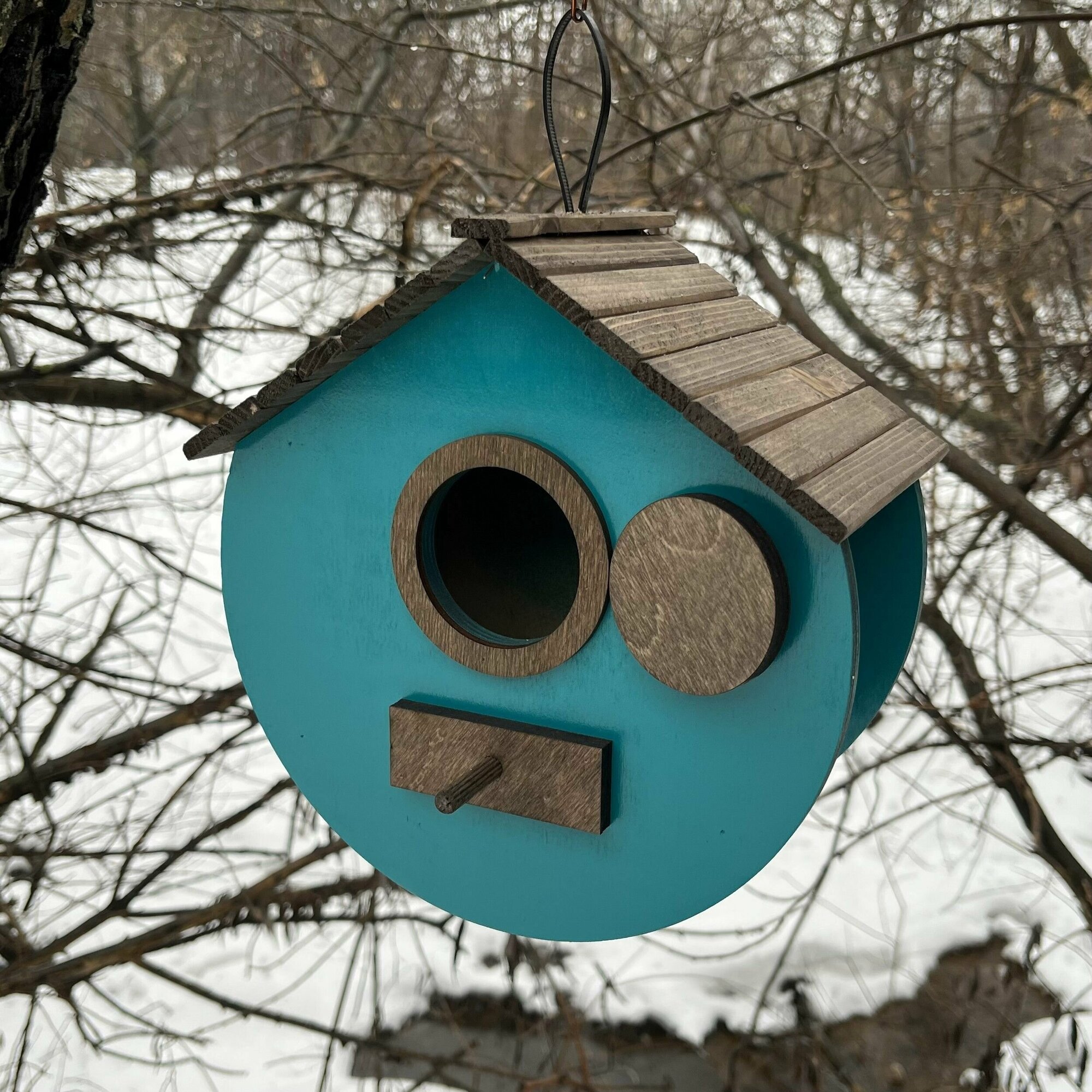 Деревянный скворечник для птиц PinePeak / Кормушка для птиц подвесная для дачи и сада, 240х230х150мм - фотография № 4