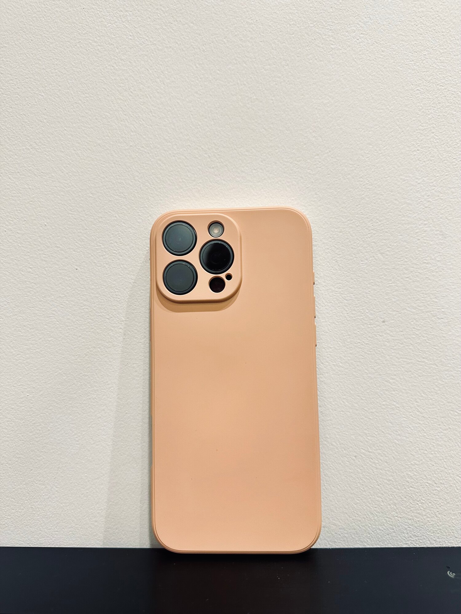 Чехол на Айфон 16 Про (iPhone 16 Pro), матовый, софт-тач, песочно-розовый — фото 1
