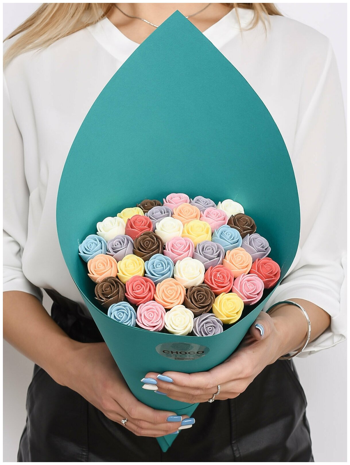Подарок к пасхе букет шоколадных роз 37 шт. CHOCO STORY - сладкие разноцветные розочки в красивой упаковке, 444 гр. YA-B37-A-MIX