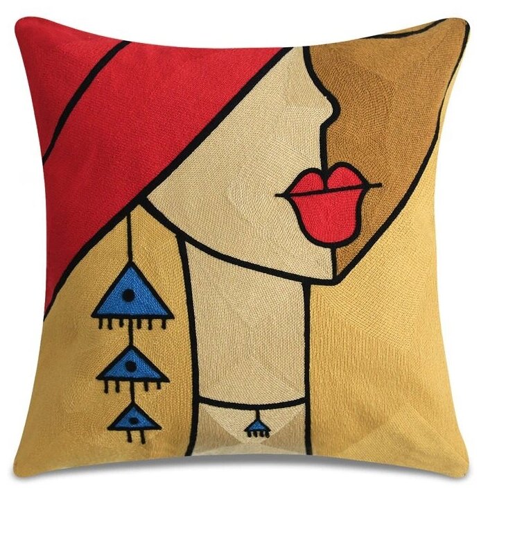 Подушка декоративная / Мадам Пикассо / велюр / подарок / подушка диванная / подушка для интерьера