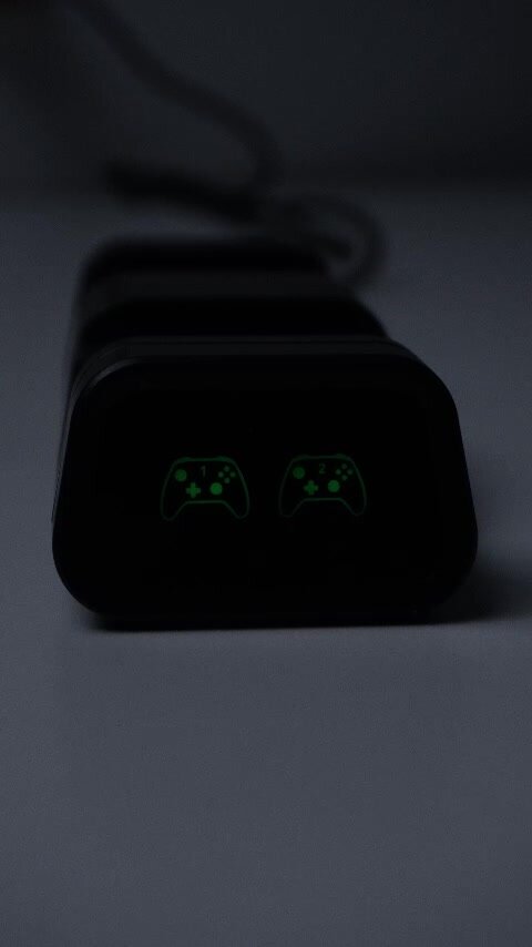 Зарядная станция DOBE для 2-х контроллеров XBOX One S/X, 2 аккумулятора, с индикаторами — фото 1