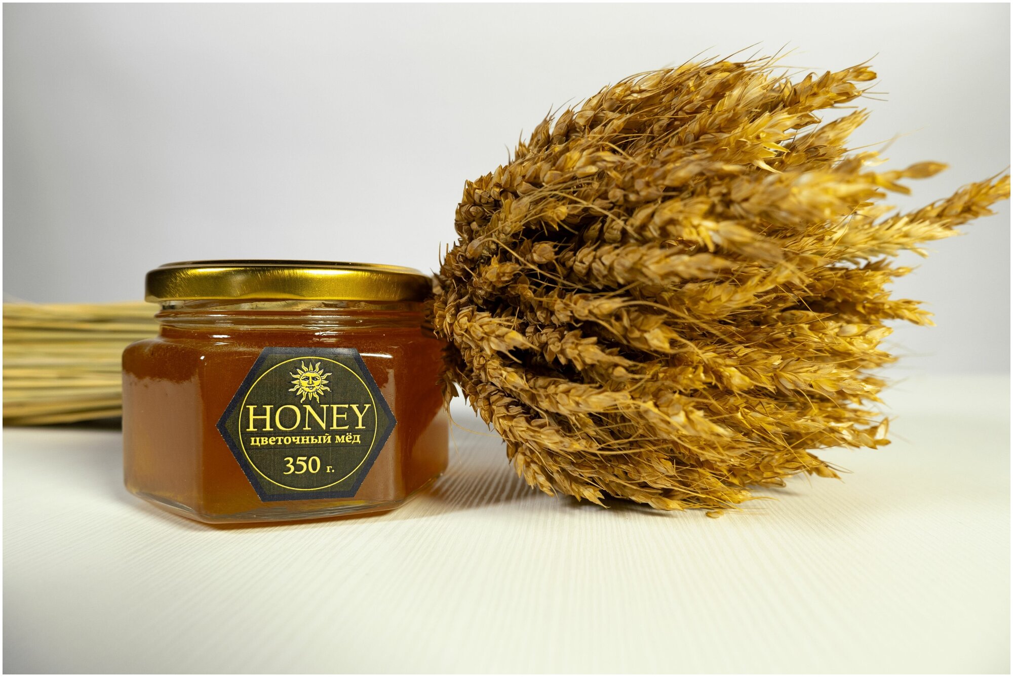 Мед натуральный цветочный, 350 гр, фасованный, из светлых сортов, без добавок.