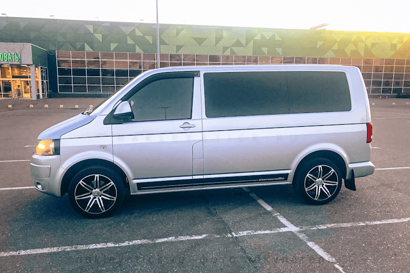 Акцентные полосы Caravelle на Volkswagen Transporter, комплект виниловых авто наклеек на автомобиль Фольксваген Каравелле, чёрные