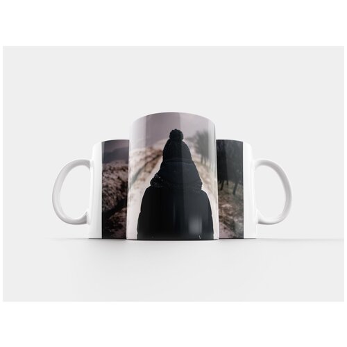 фото Кружка "зима, человек, пальто" 320 мл lotsprints