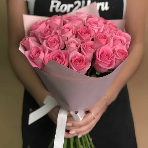 Букет живых цветов из 31 розовой розы 40 см в упаковке