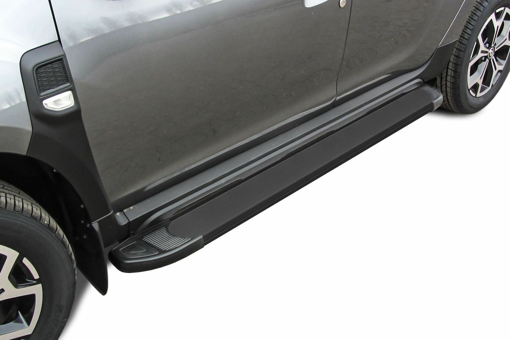 Алюминиевые пороги для RENAULT DUSTER (2010-2024) С кронштейнами