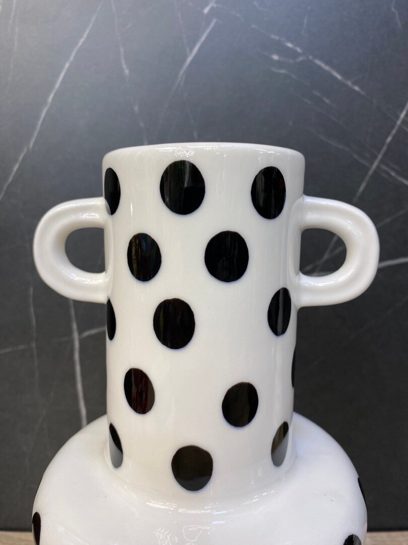 Ваза Горошек Casaentera CE08-21F66-1B керамика белый/черный d135х290