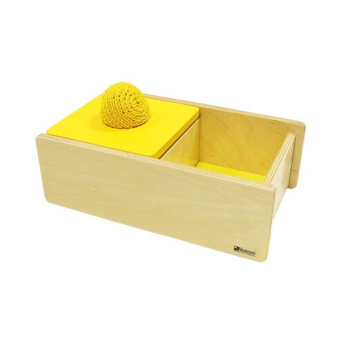 Коробочка Монтессори с вязаным мячиком и перекидной крышкой