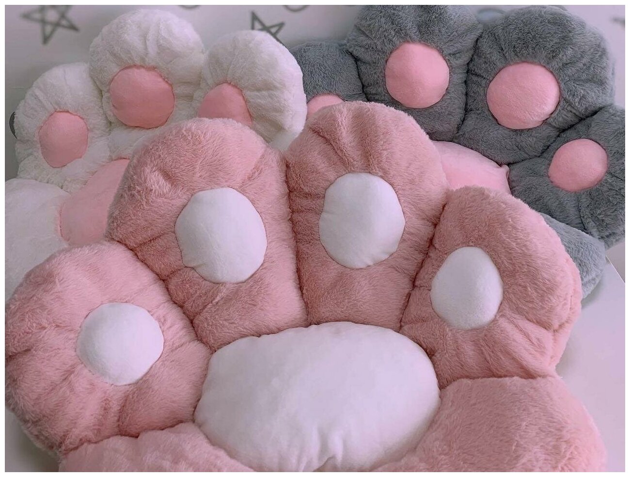 Подушка лапа на кресло 94 фото