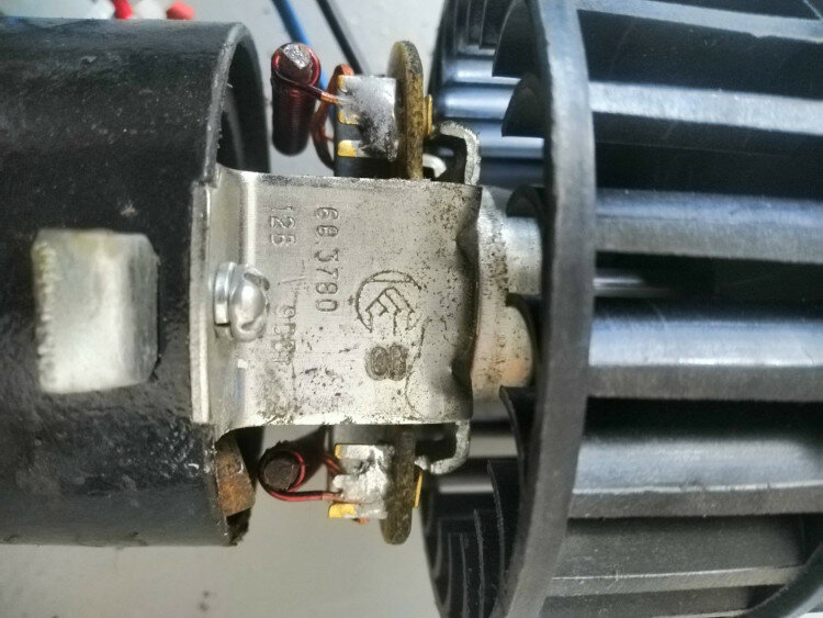 Мотор отопителя ГАЗ, ПАЗ 12V (2 крыльчатки,2 шкива) с сборе 68.3780 А 12V 90Вт — фото 4