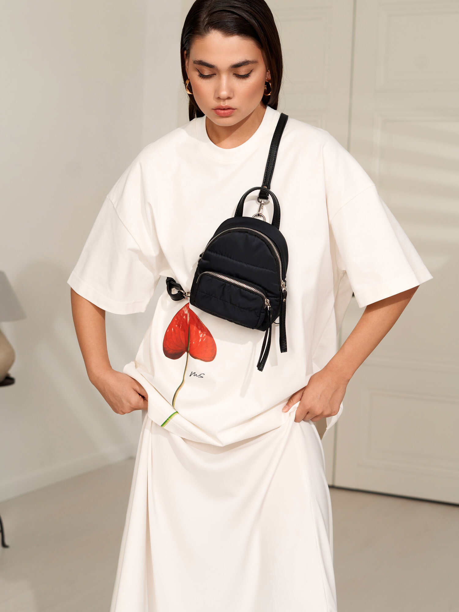 Сумка-рюкзак FABRIZIO CLUB маленький через плечо тканевый стеганый, фактура рельефная, стеганая, лаковая, чёрный — фото 1