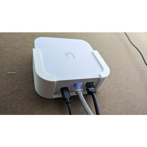 Крепление для Маршрутизатор Wi-Fi роутерUniFi Express с дюбелями потай 550₽