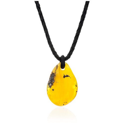 фото Amberholl крупная объёмная подвеска из натурального цельного янтаря на шнурке