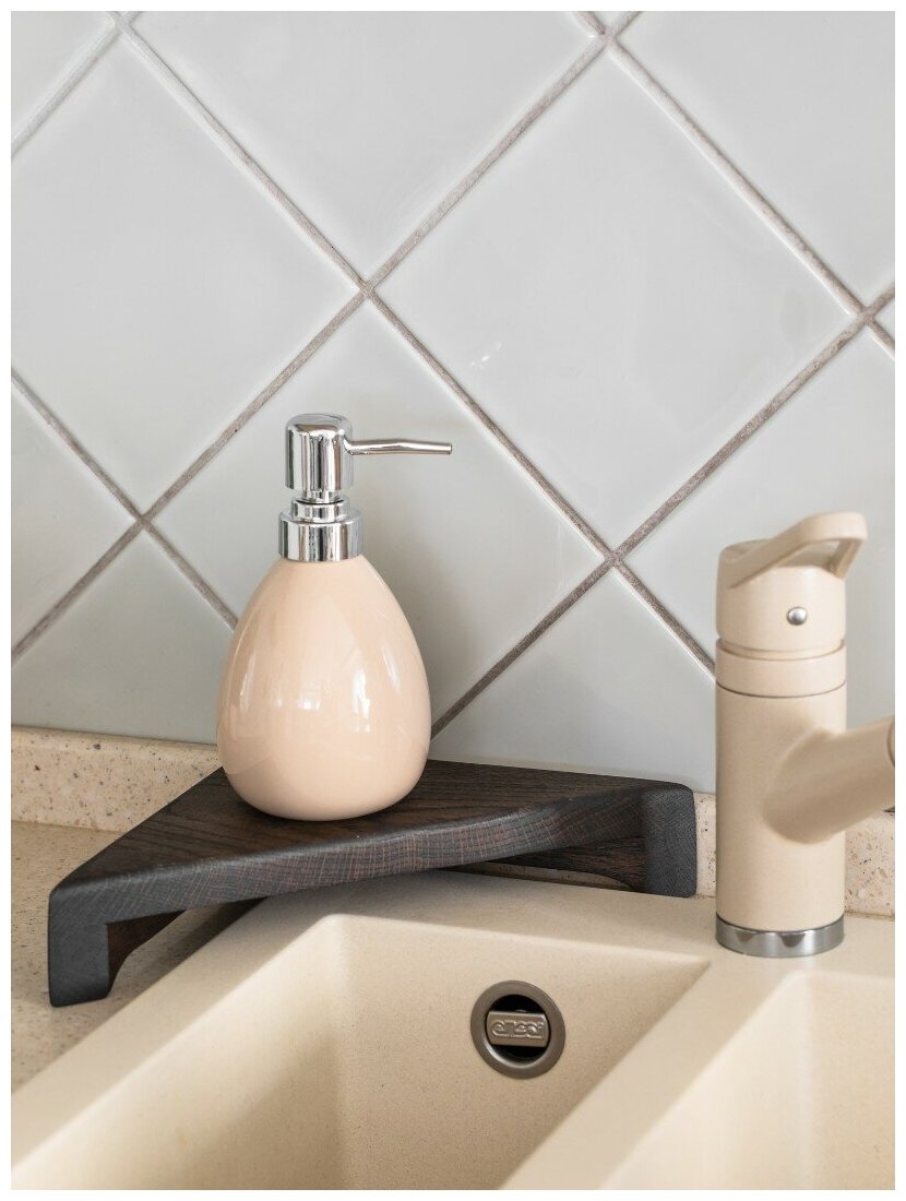 фото Угловая подставка из темного дуба