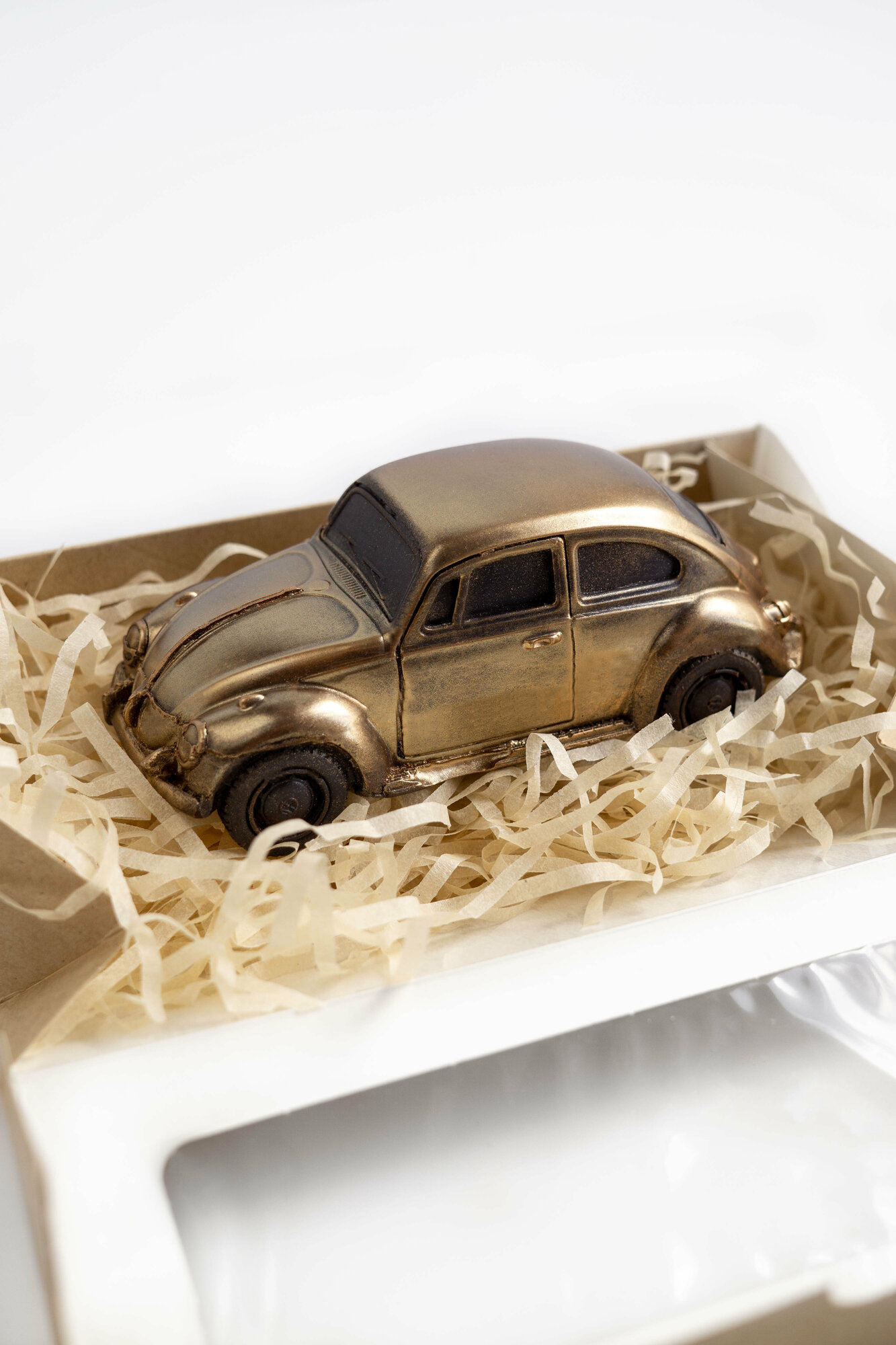 Шоколадный подарок №9 "Автомобиль Жук ", фигурный бельгийский шоколад ручной работы. Необычный набор сладостей. Фигурки для торта - фотография № 10