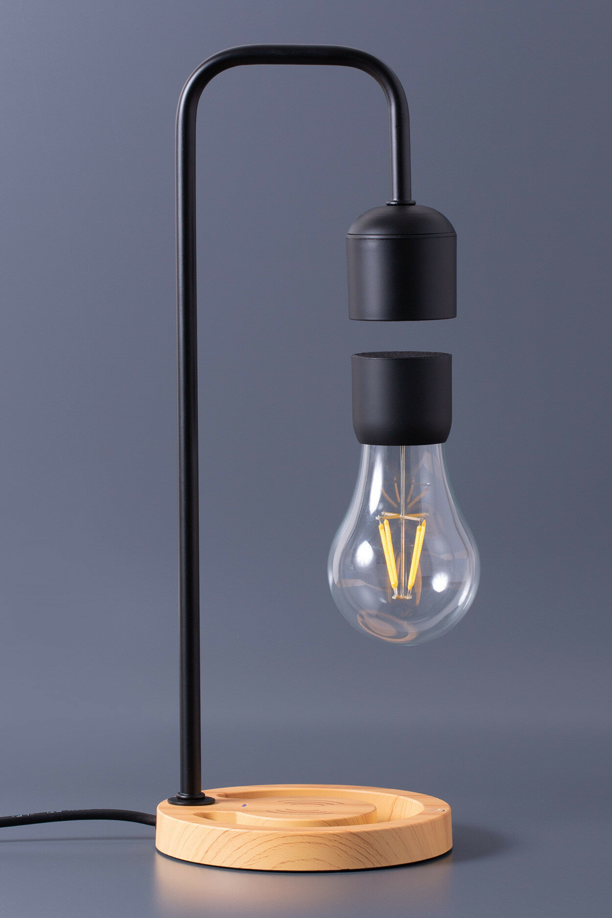 фото Подвесная левитирующая лампа с беспроводной зарядкой (Black/Wood)