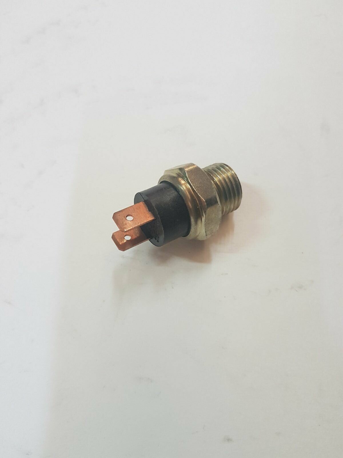 фото Выключатель света заднего хода (ан. ВК418)