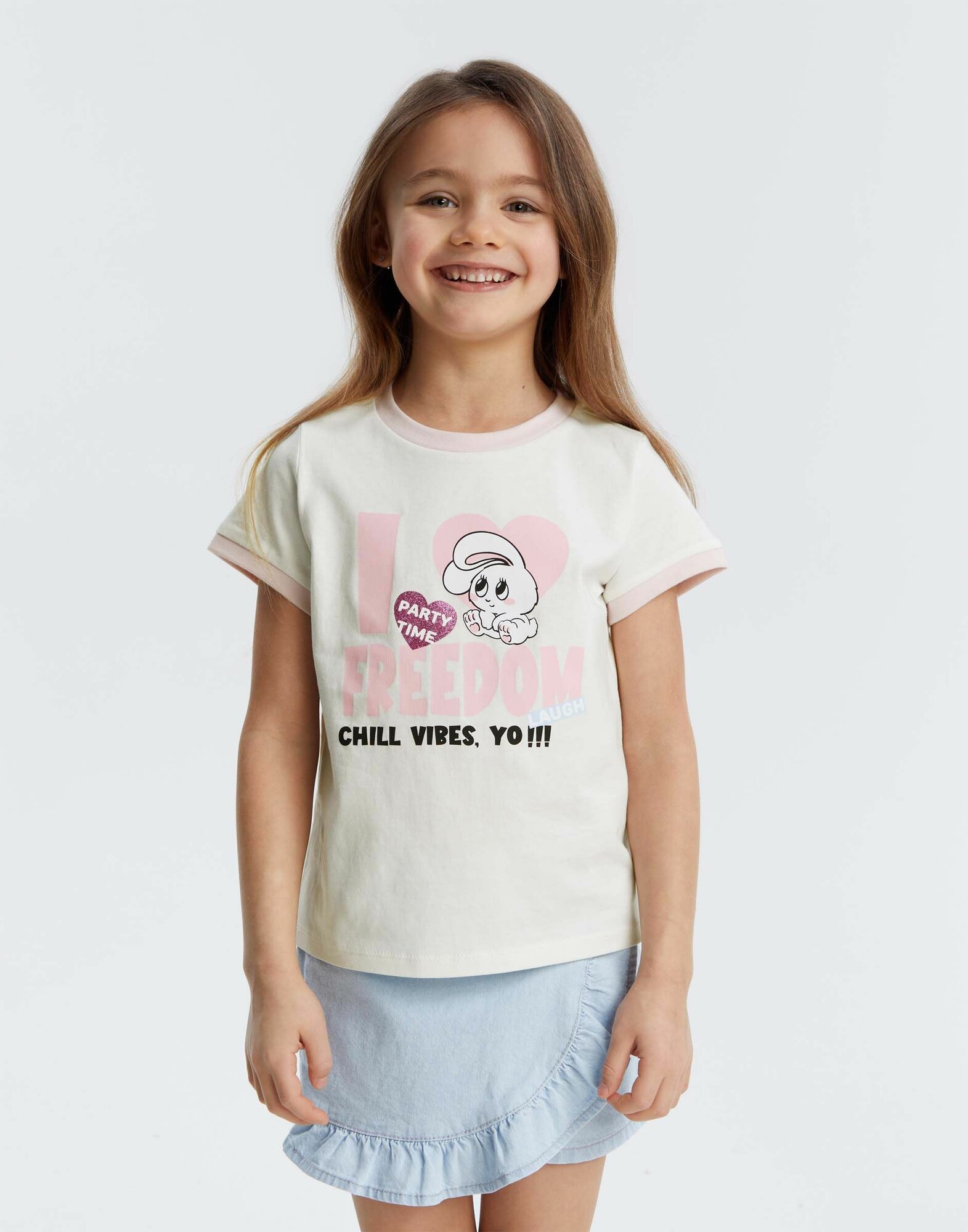 Футболка Gloria Jeans размер 2-4г/104 молочный