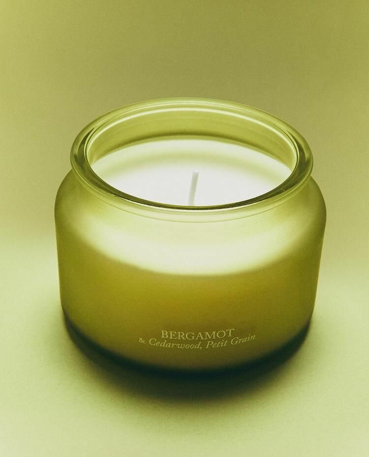 Ароматическая свеча BERGAMOT & CEDARWOOD, PETIT GRAIN (240 Г), 8 х 8 х 8 см, ZARA HOME, 0454/705