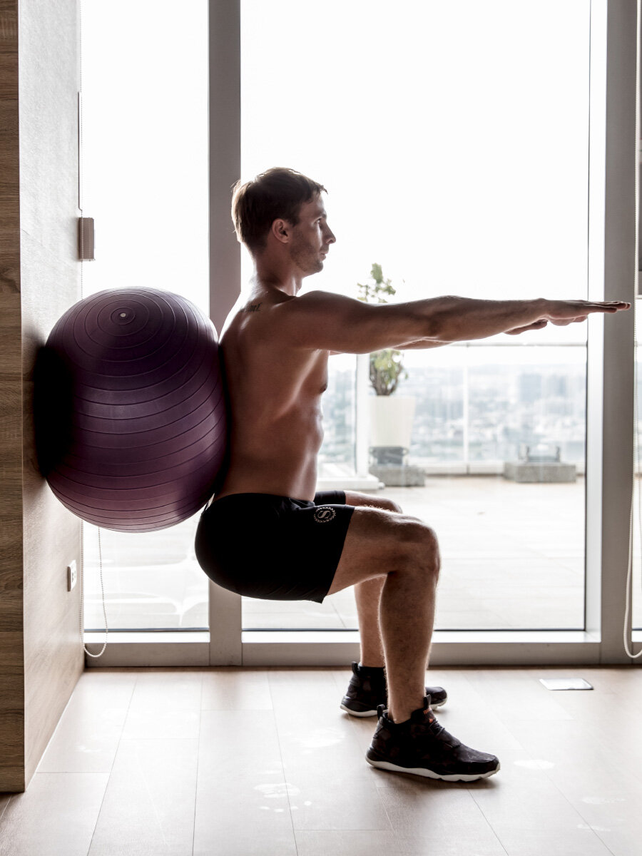 Гимнастический мяч UFC, серый, диаметр 55 см — фото 1