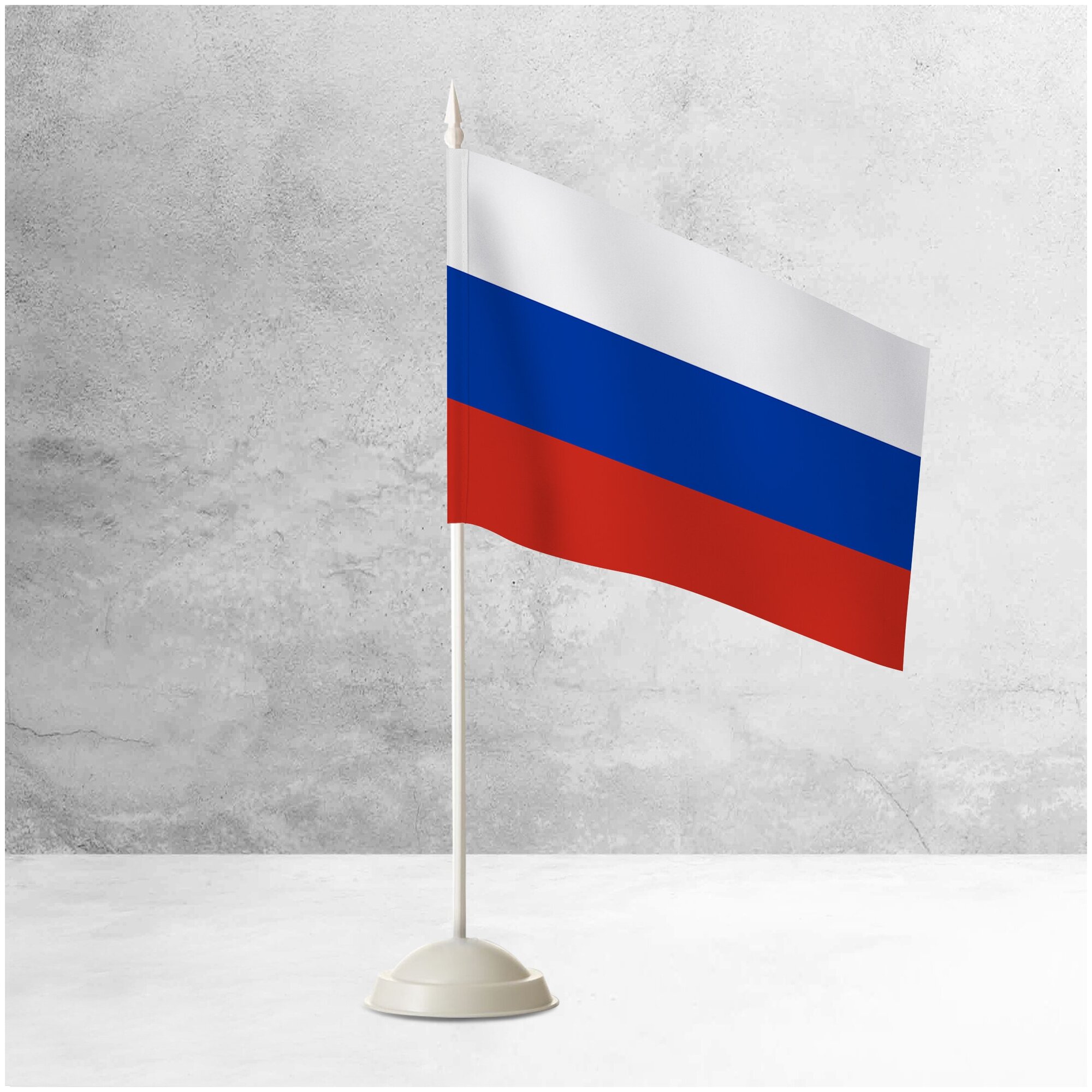 Настольный флаг России на пластиковой белой подставке / Флажок России настольный 15x22 см. на подставке