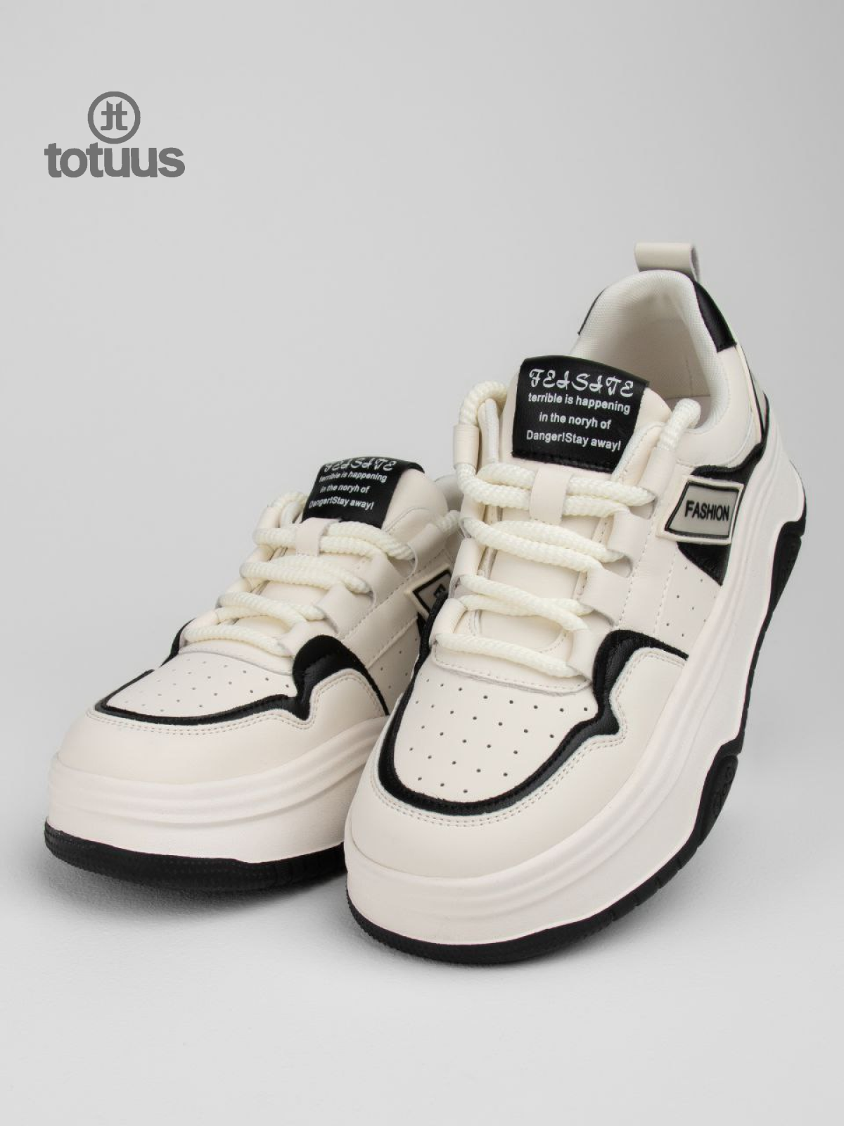 Кроссовки totuus