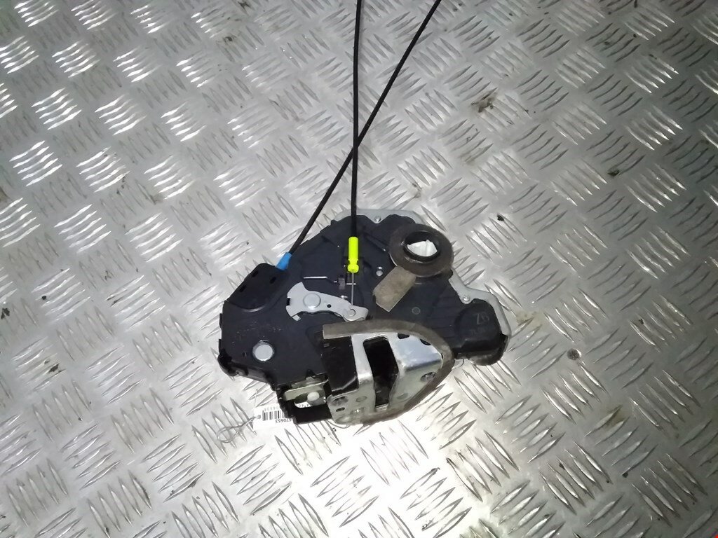 Замок двери передней правой Toyota Avensis 2 (T250) 6903002171 арт. 670653
