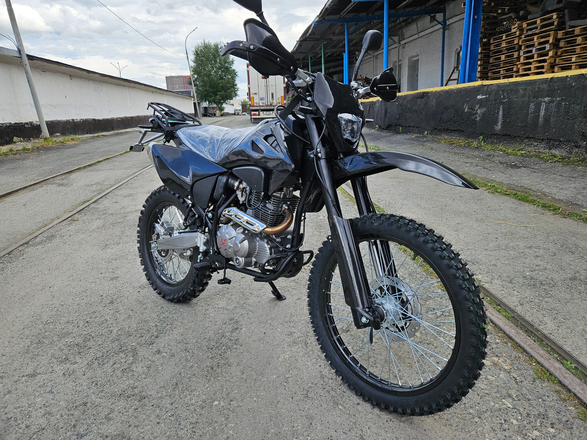 Мотоцикл BESUDA, 250 см³ 172fmm, 4 тактный, электростартер, с кикстартером с балансировочный вал, черный